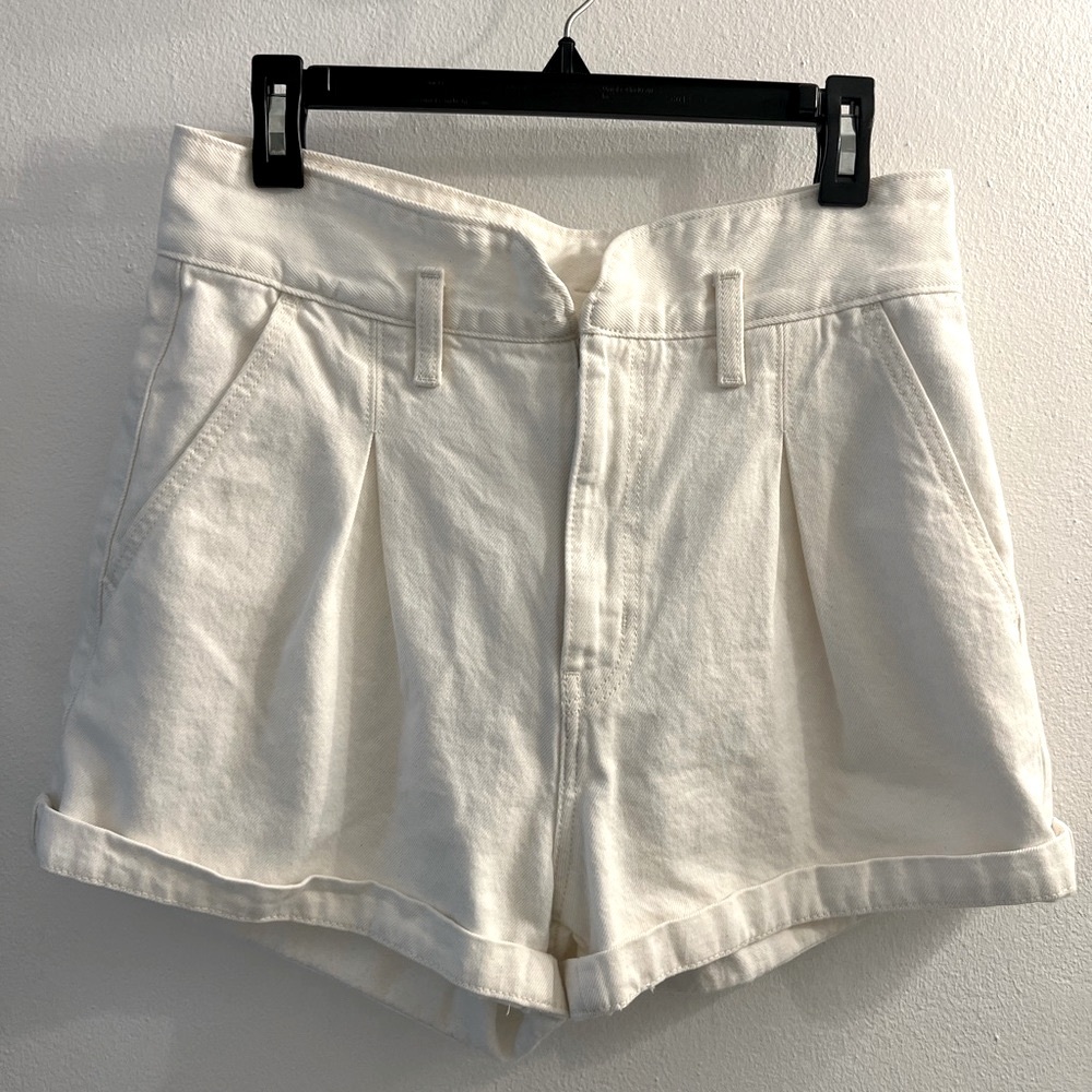 Levi’s High Rise Short - Picture 2 of 4